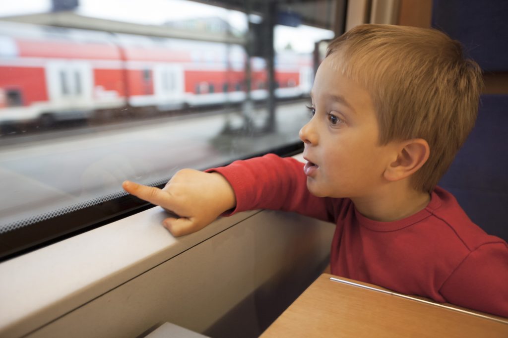 Migliori passatempi per bambini in treno