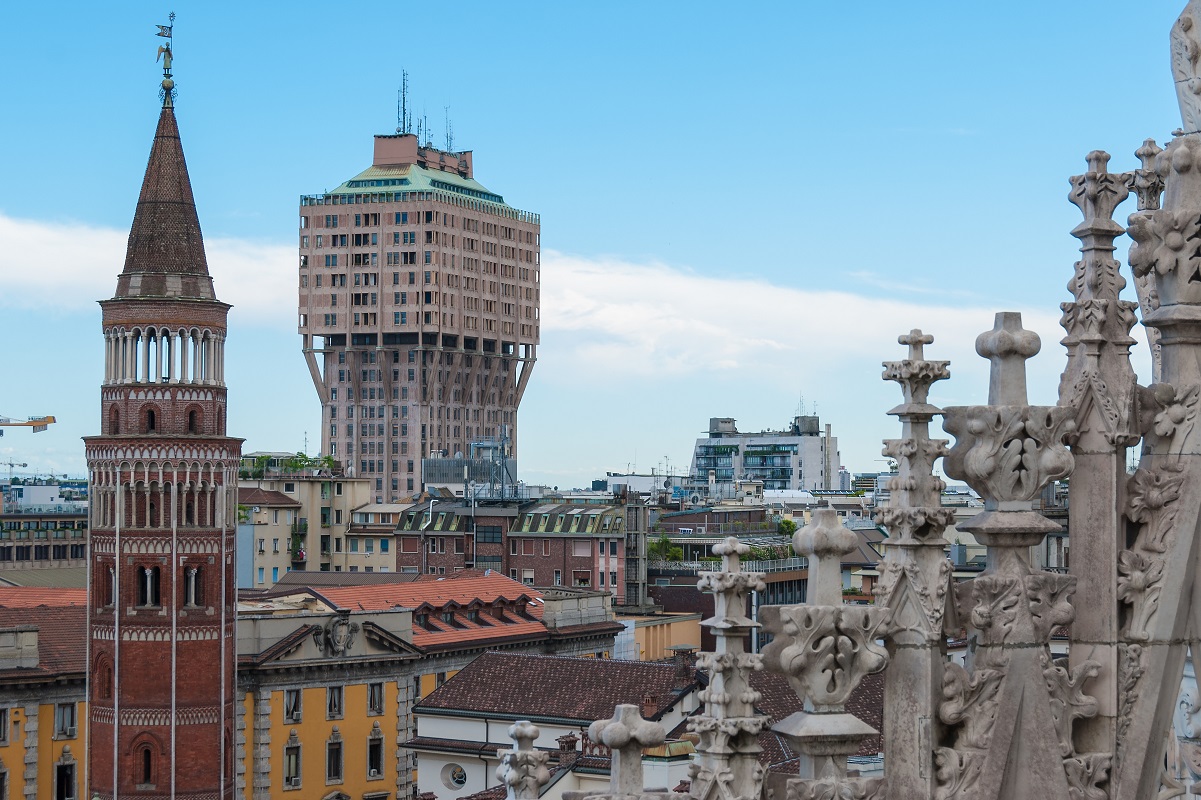Grattacieli di Milano - Torre Velasca dal Duomo credits Gary Ullah