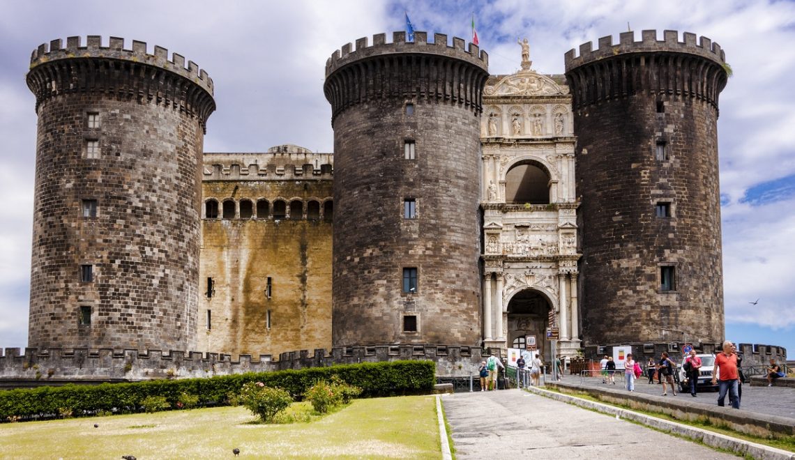 Castelli più belli - Napoli credits TWojtowicz via Flickr