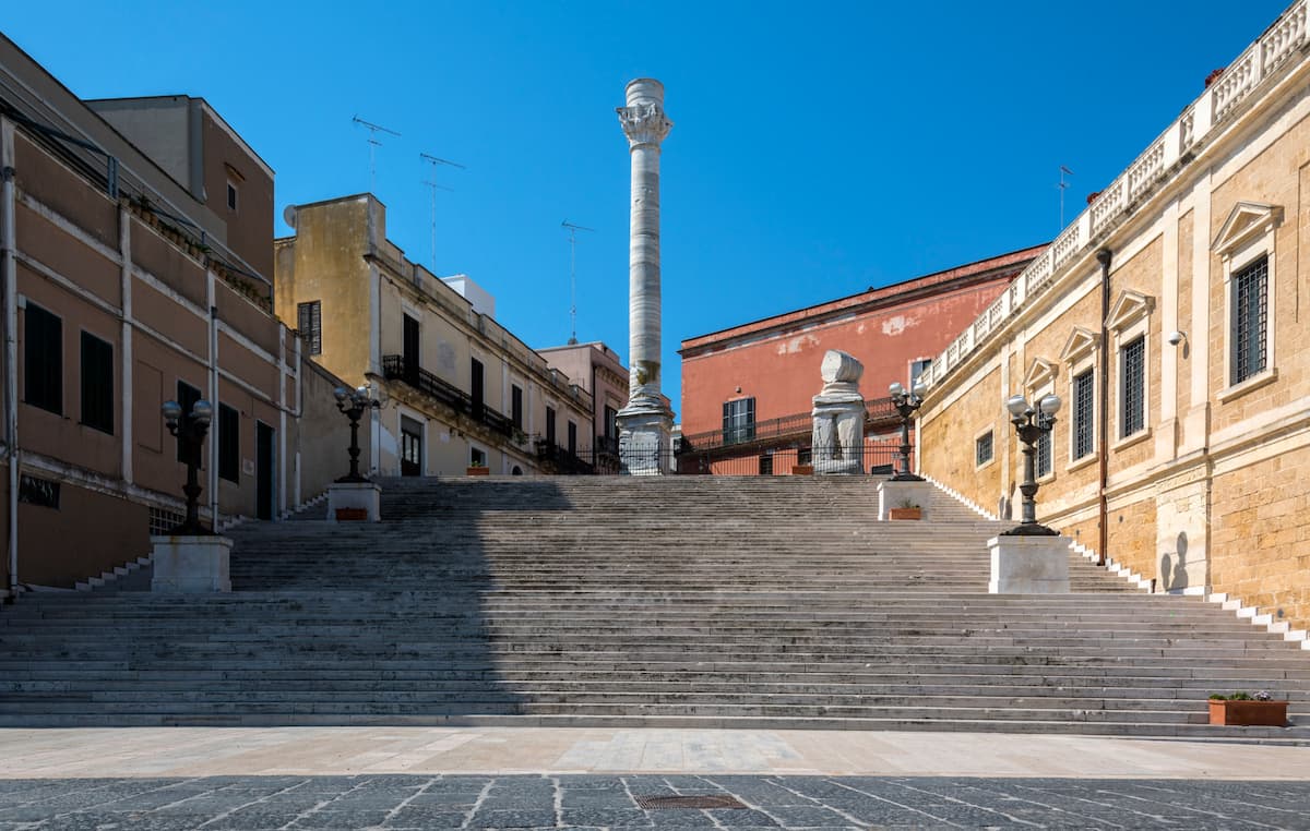scalinata-virgilio-e-colonne-romane