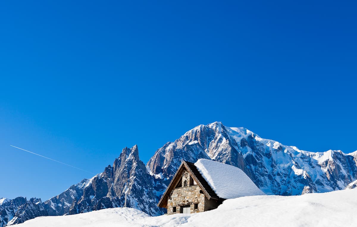 Aosta offre nel complesso 740 km di piste e 163 impianti di risalita