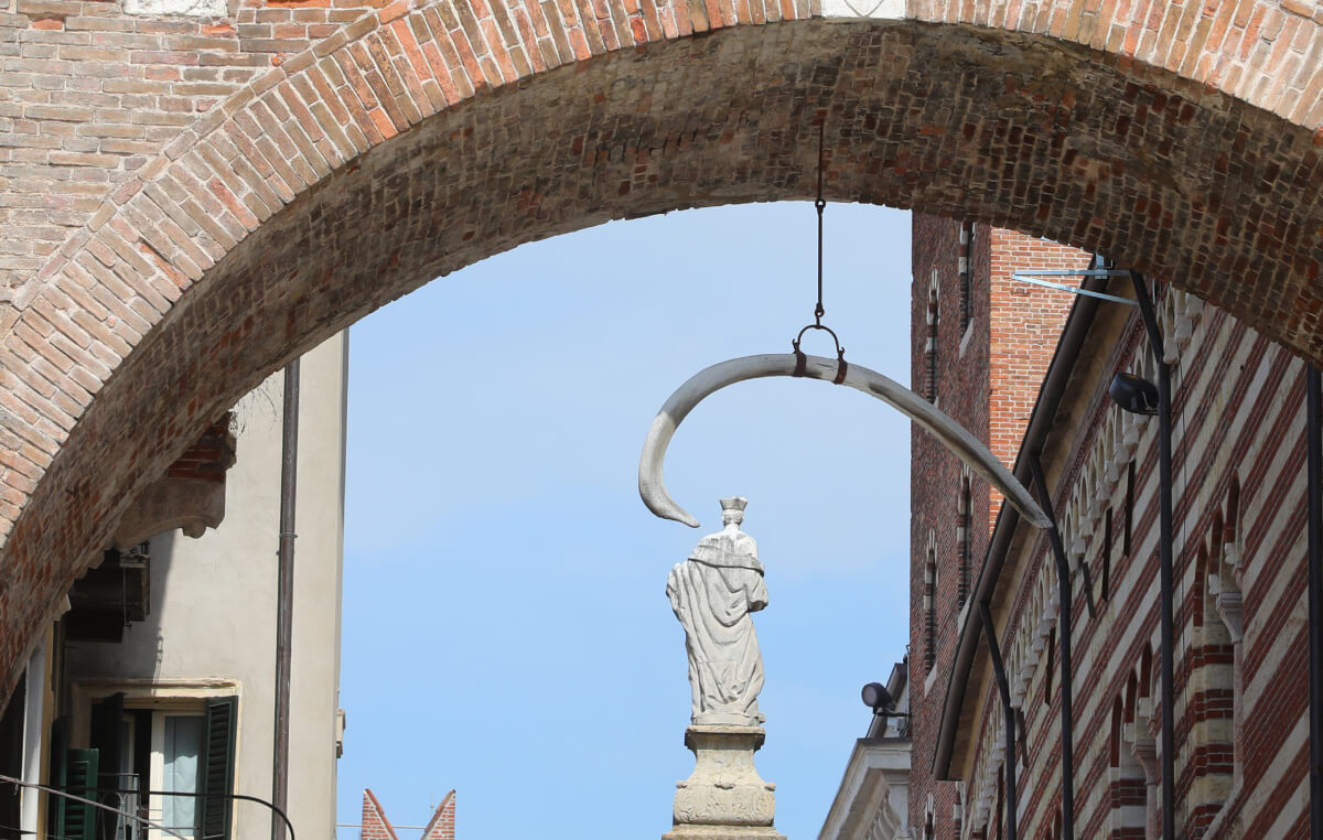 Arco della Costa Verona